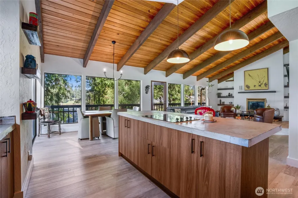 201 E Country Club Drive Allyn WA 98524
