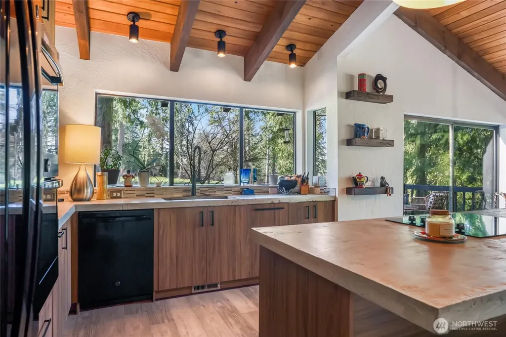 201 E Country Club Drive Allyn WA 98524