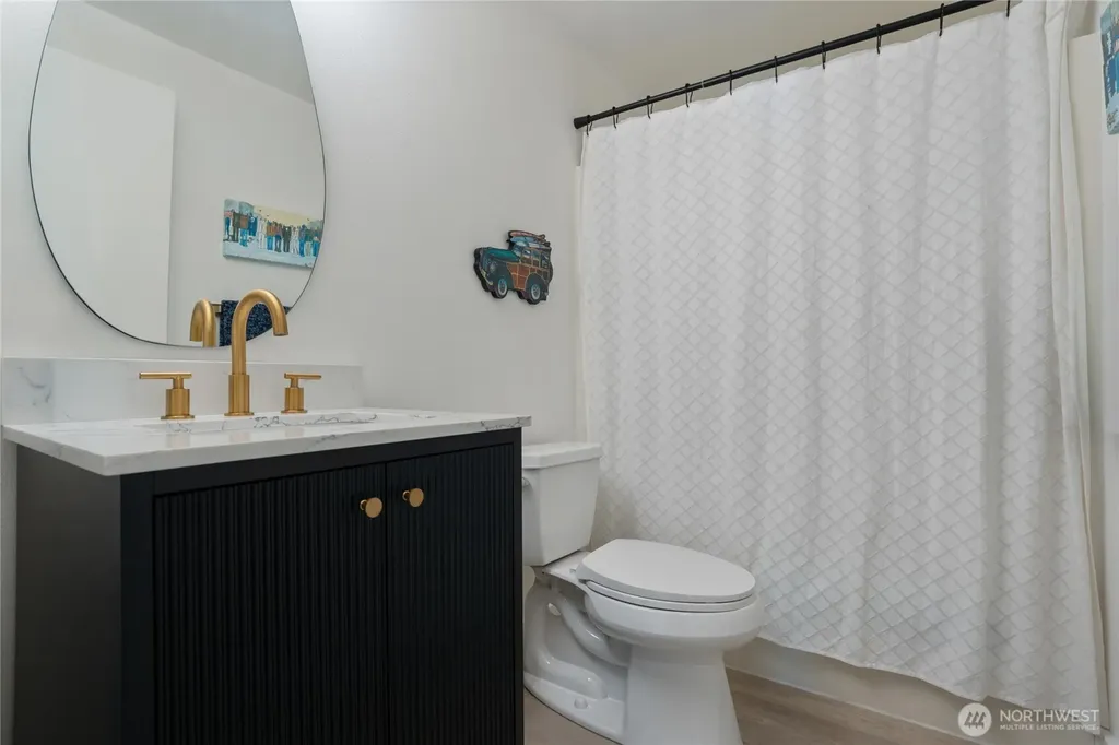 201 E Country Club Drive Allyn WA 98524