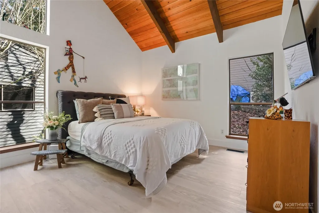 201 E Country Club Drive Allyn WA 98524