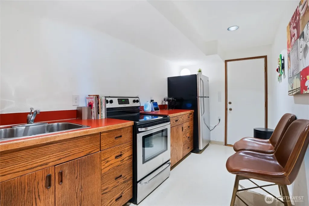 201 E Country Club Drive Allyn WA 98524