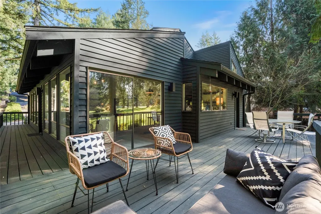 201 E Country Club Drive Allyn WA 98524