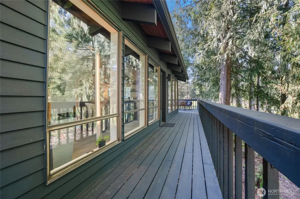 201 E Country Club Drive Allyn WA 98524