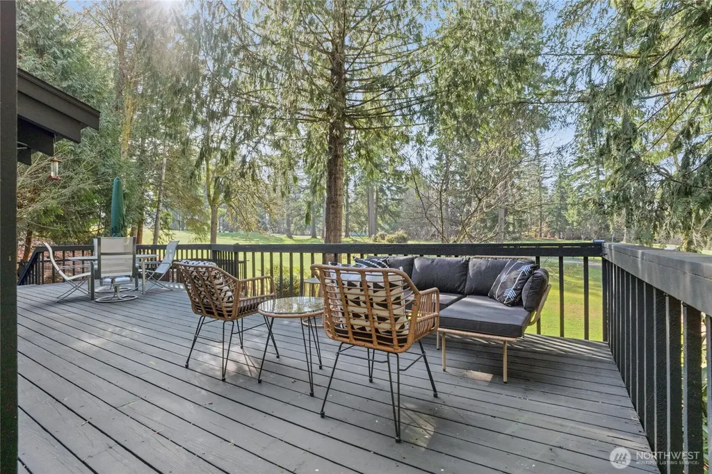 201 E Country Club Drive Allyn WA 98524