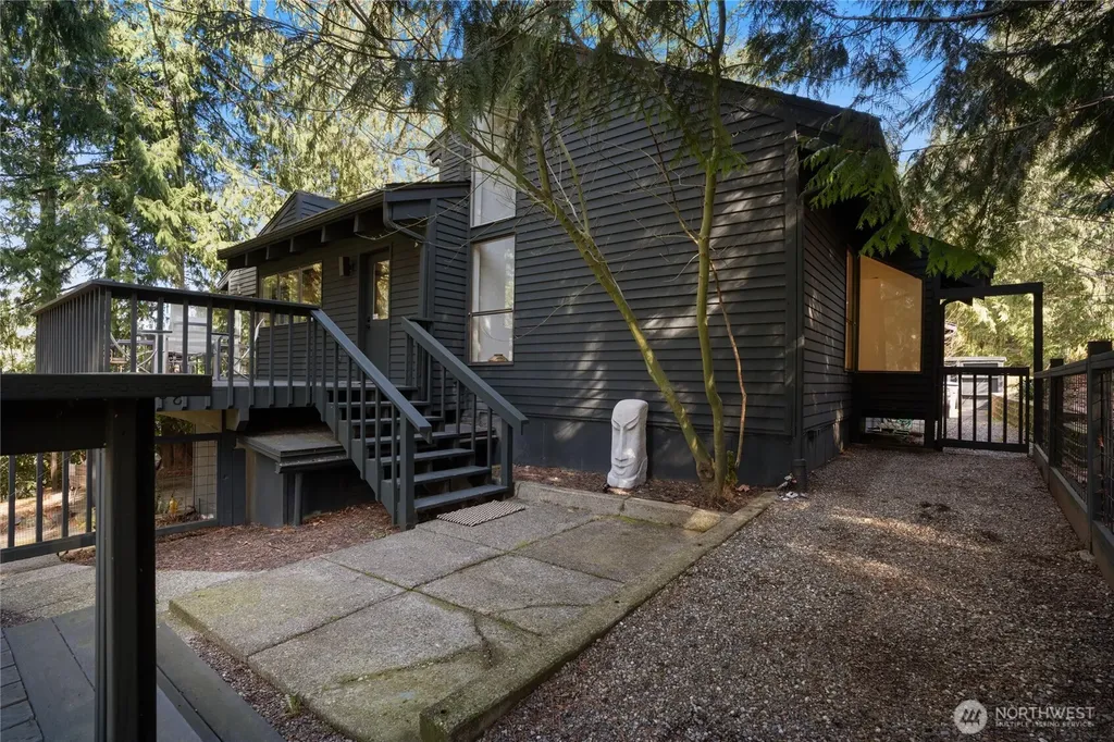 201 E Country Club Drive Allyn WA 98524