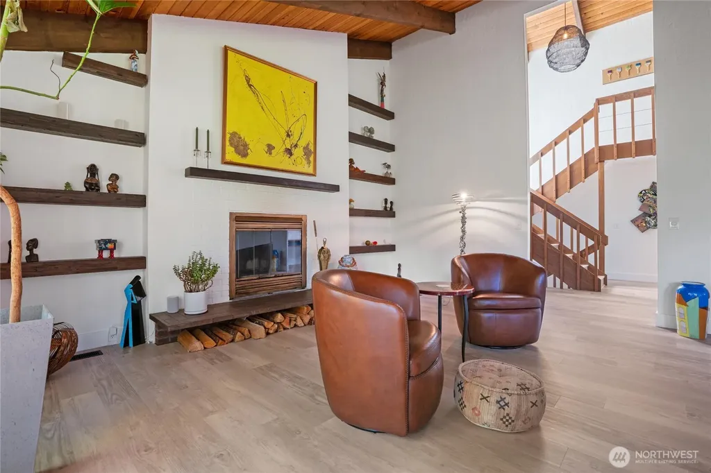 201 E Country Club Drive Allyn WA 98524