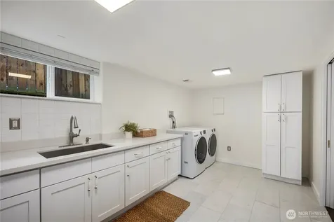 4003 E Newton Street Seattle WA 98112