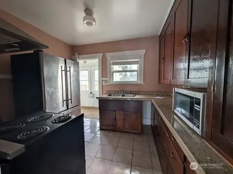 2726 S 14th Street Tacoma WA 98405