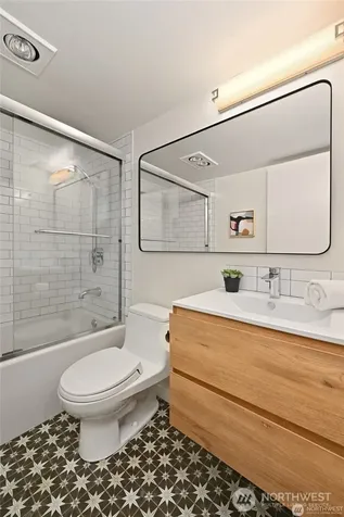 3710 25th Place W Seattle WA 98199