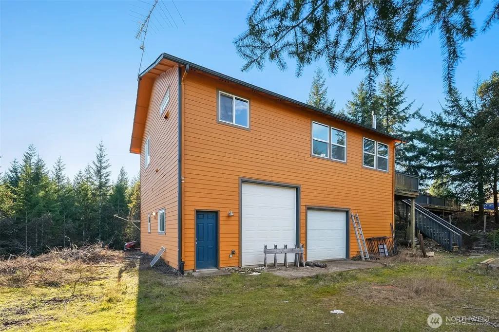 23611 W Ludvick Lake Drive Seabeck WA 98380