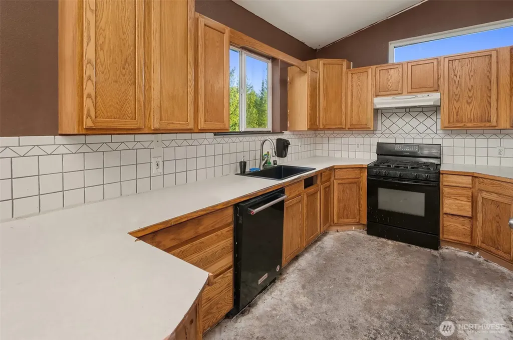 23611 W Ludvick Lake Drive Seabeck WA 98380