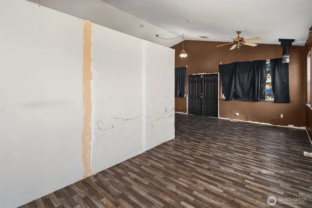23611 W Ludvick Lake Drive Seabeck WA 98380