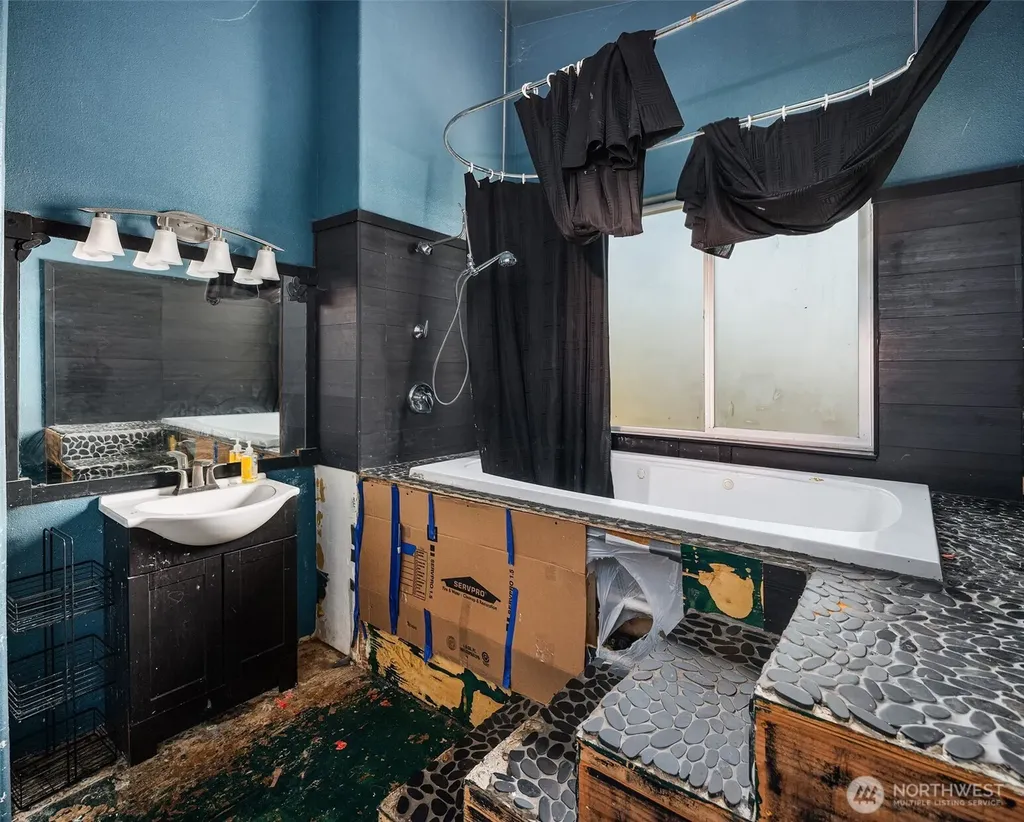 23611 W Ludvick Lake Drive Seabeck WA 98380