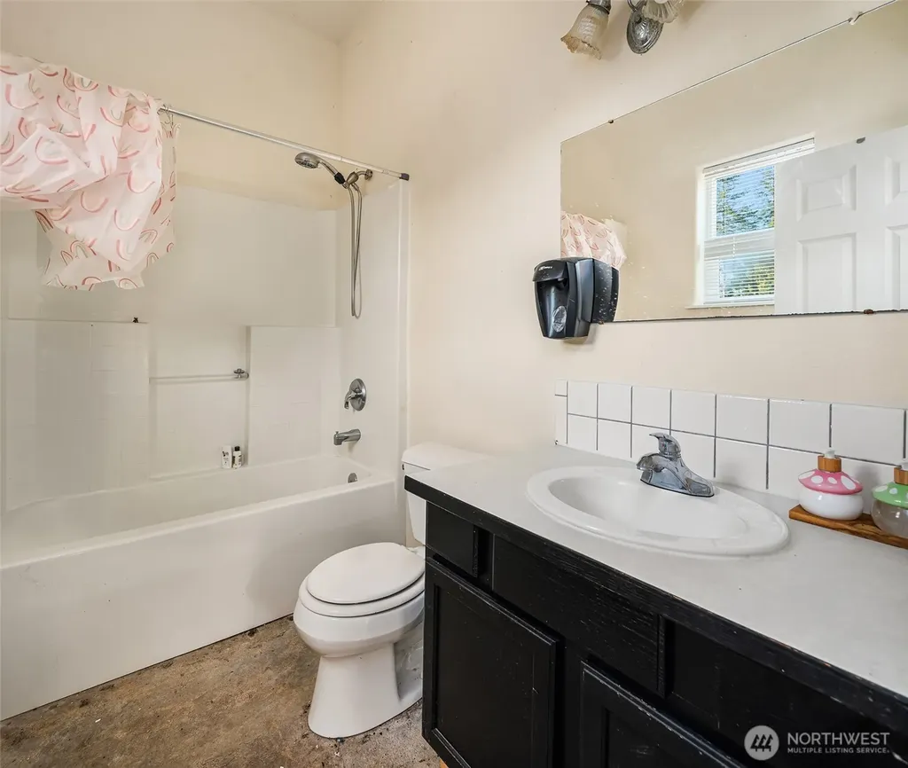 23611 W Ludvick Lake Drive Seabeck WA 98380