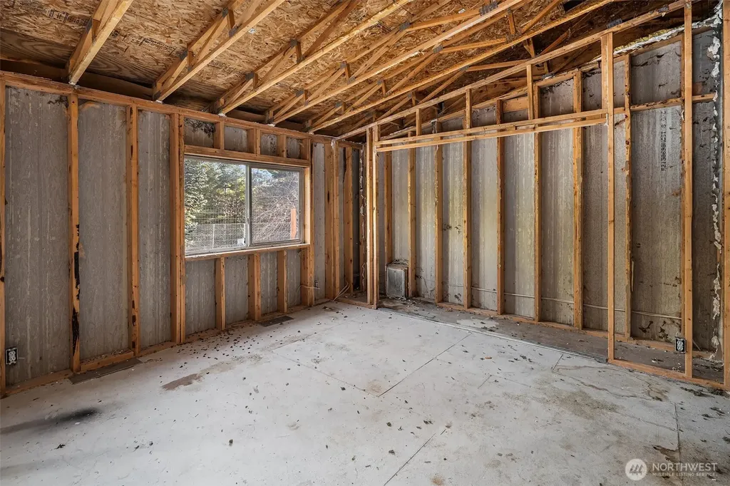 23611 W Ludvick Lake Drive Seabeck WA 98380