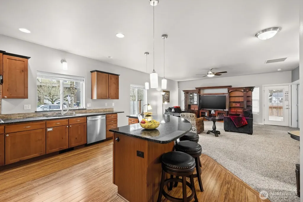 4216 17th Way NE Olympia WA 98516