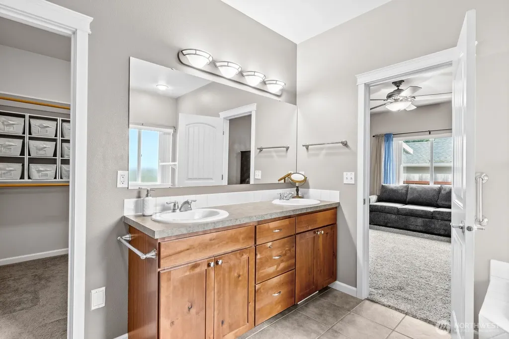 4216 17th Way NE Olympia WA 98516