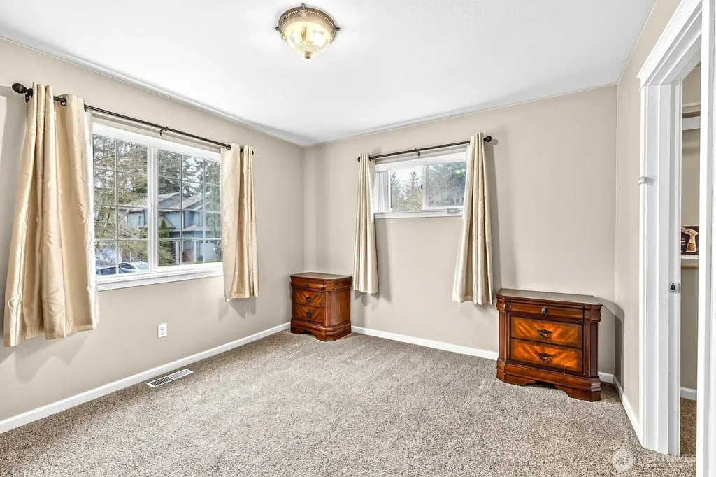 4216 17th Way NE Olympia WA 98516