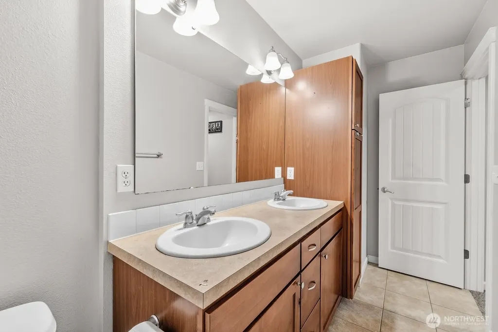 4216 17th Way NE Olympia WA 98516