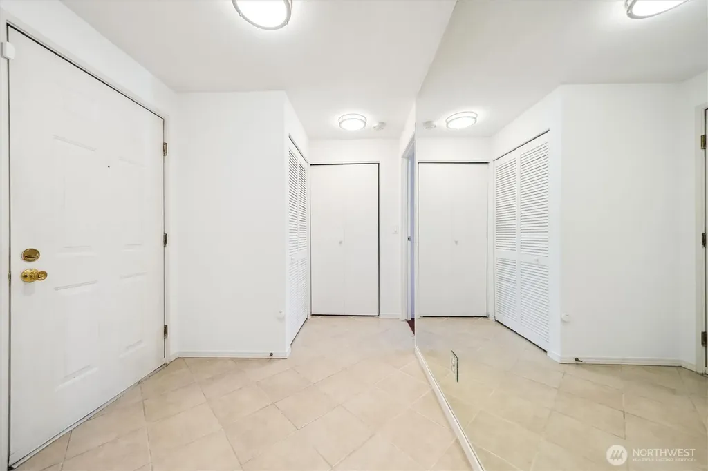 5813 S 238th Court Kent WA 98032