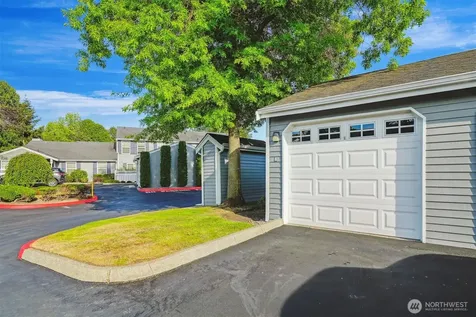 5813 S 238th Court Kent WA 98032