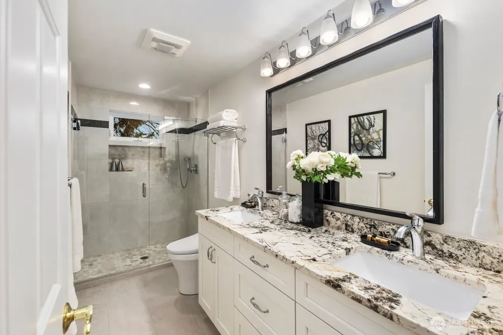 2647 39th Avenue W Seattle WA 98199