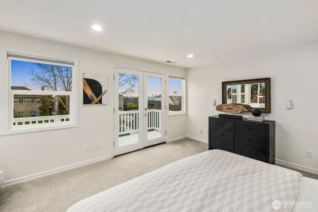 2647 39th Avenue W Seattle WA 98199