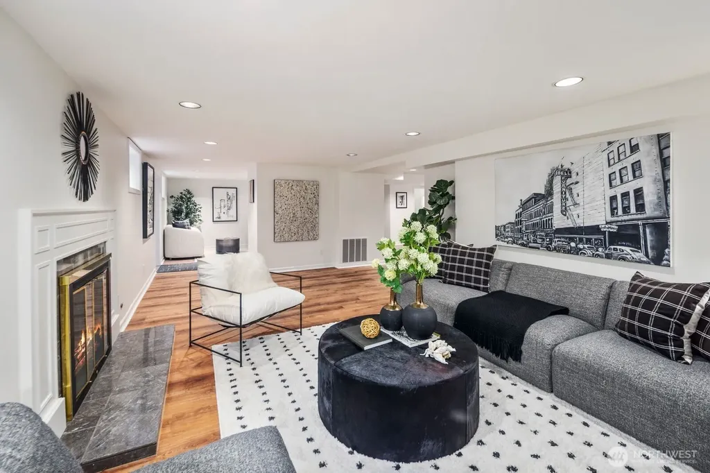 2647 39th Avenue W Seattle WA 98199