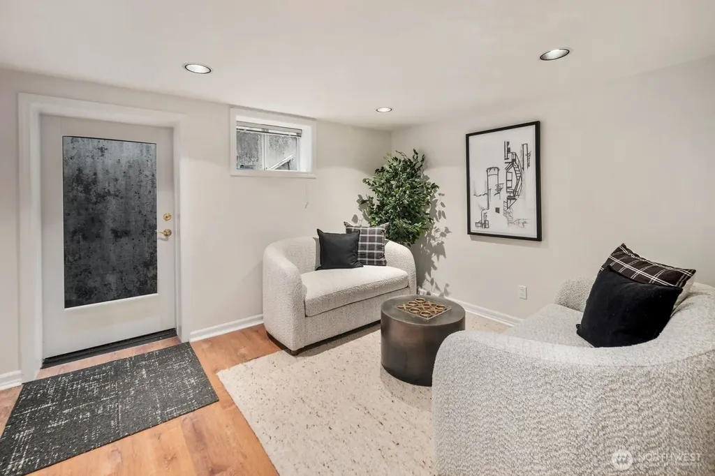 2647 39th Avenue W Seattle WA 98199