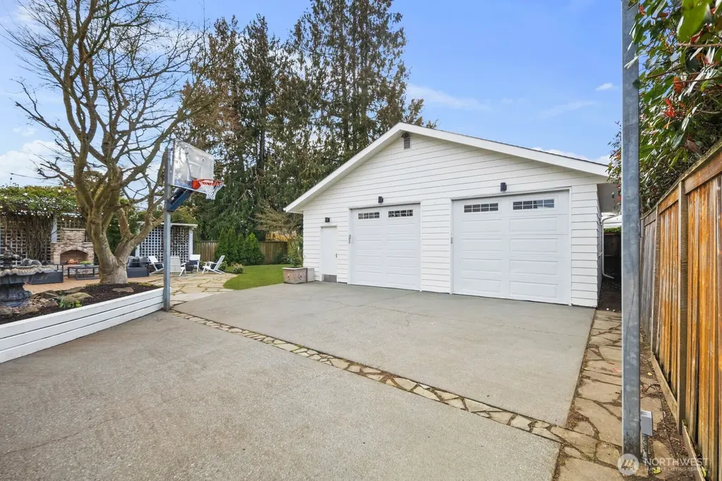 2647 39th Avenue W Seattle WA 98199