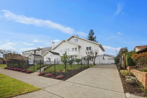 2647 39th Avenue W Seattle WA 98199