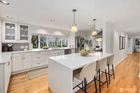 2647 39th Avenue W Seattle WA 98199