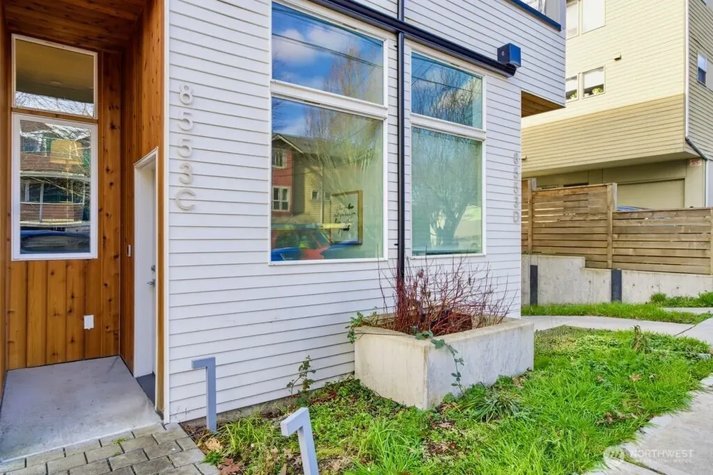 8553 Midvale Avenue N Seattle WA 98103