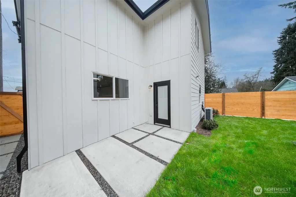 12531 25th Avenue NE Seattle WA 98125