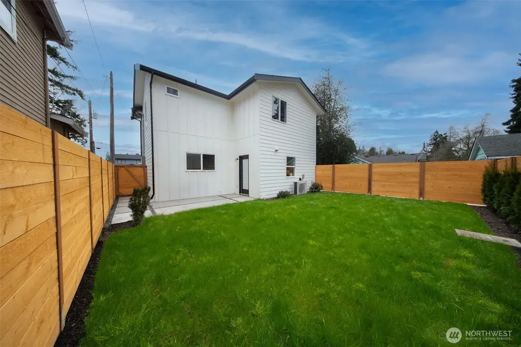 12531 25th Avenue NE Seattle WA 98125