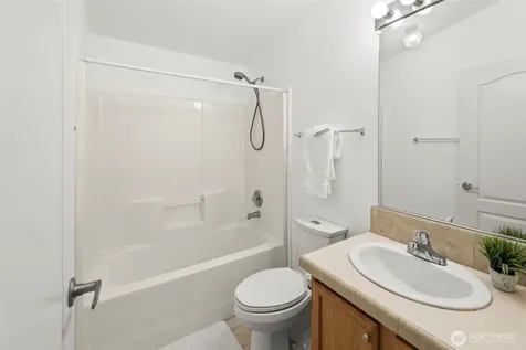 10526 60th Street Ct E Puyallup WA 98372