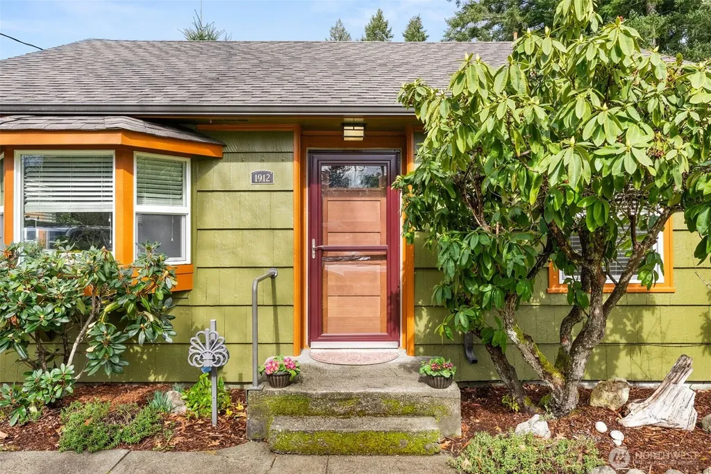 1912 Elliott Avenue NW Olympia WA 98502
