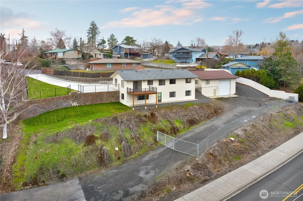 608 Anchor Place Selah WA 98942