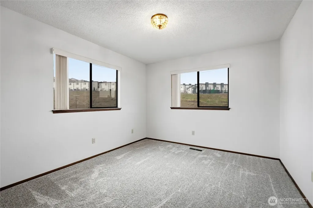 608 Anchor Place Selah WA 98942