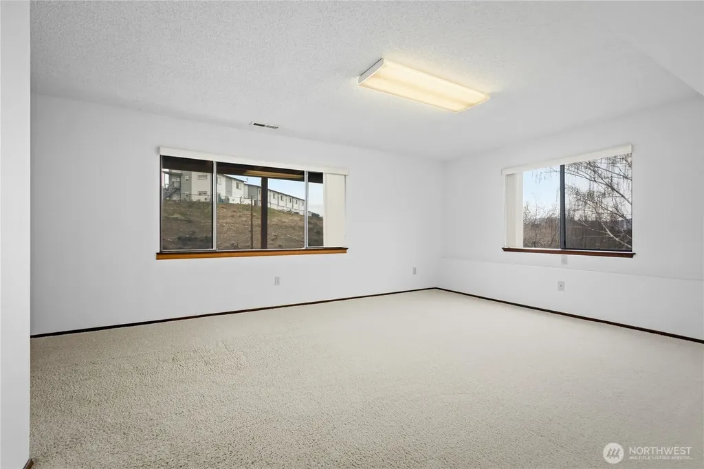608 Anchor Place Selah WA 98942