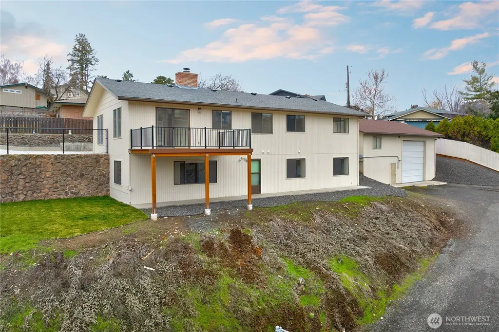 608 Anchor Place Selah WA 98942