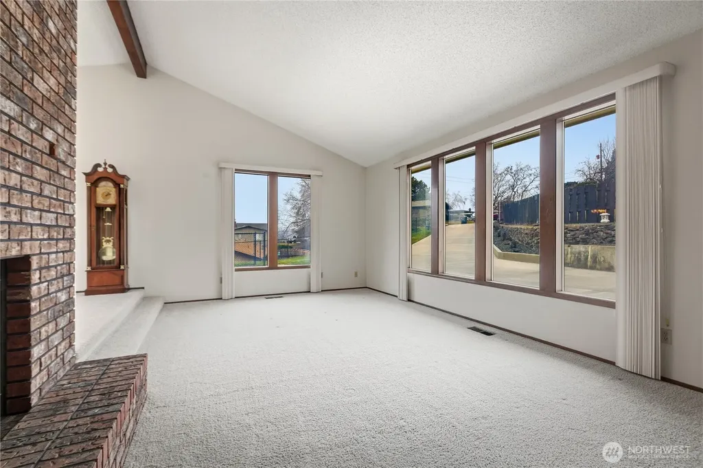 608 Anchor Place Selah WA 98942