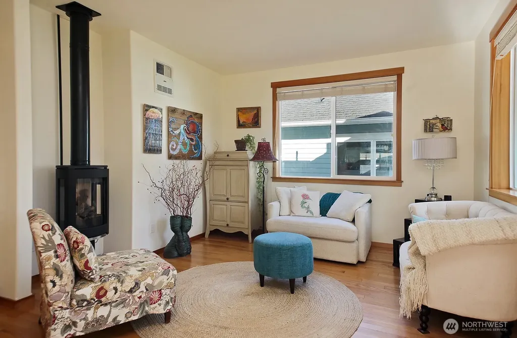 1043 Village Loop Langley WA 98260