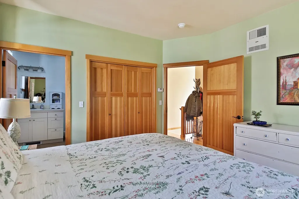 1043 Village Loop Langley WA 98260
