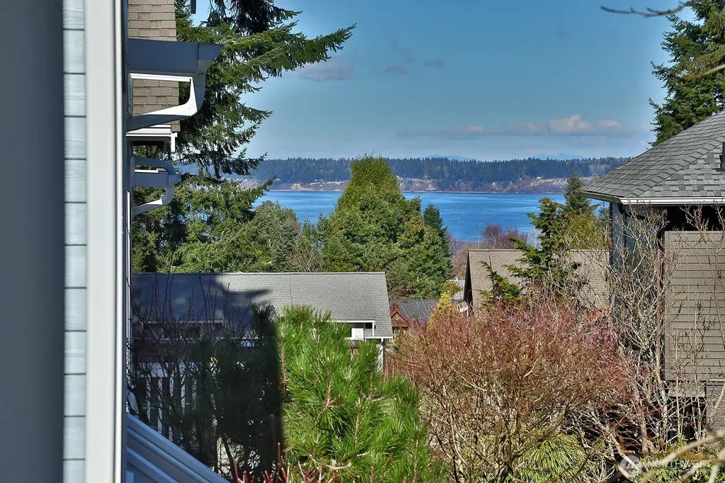 1043 Village Loop Langley WA 98260