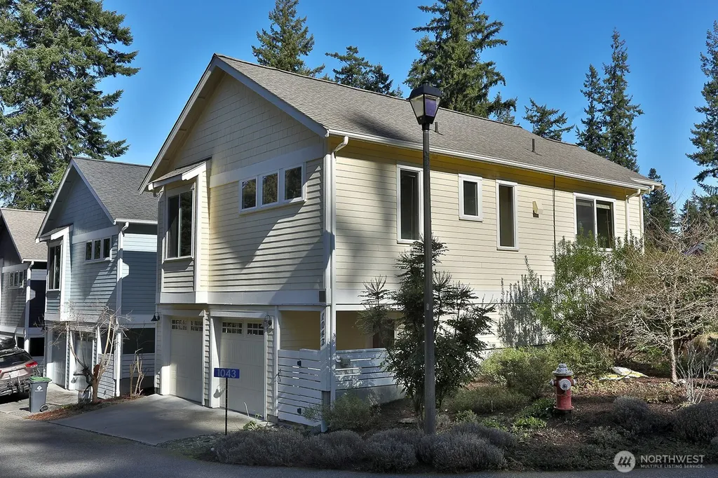 1043 Village Loop Langley WA 98260