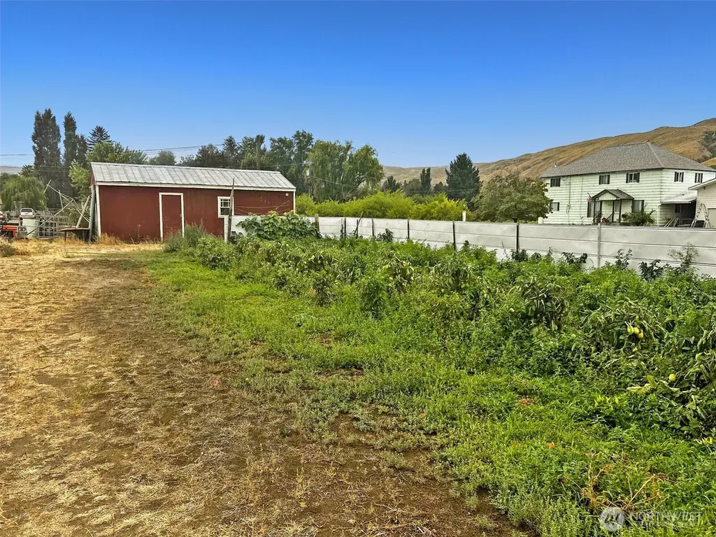 616 Columbia Avenue Bridgeport WA 98813