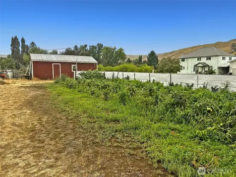 616 Columbia Avenue Bridgeport WA 98813