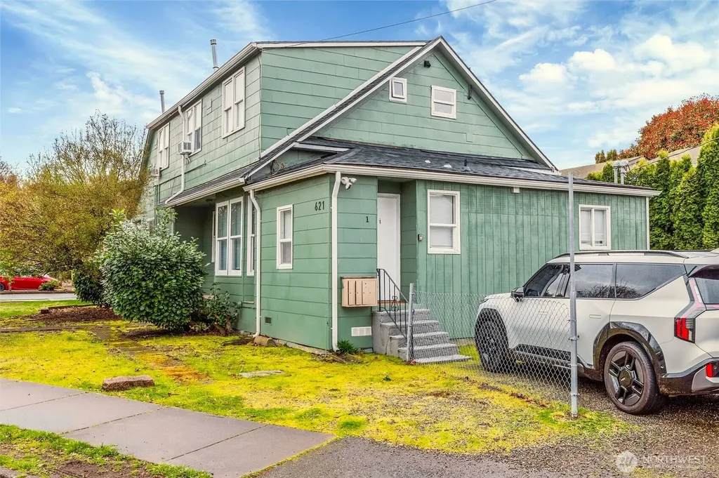 621 Houser Way S Renton WA 98057