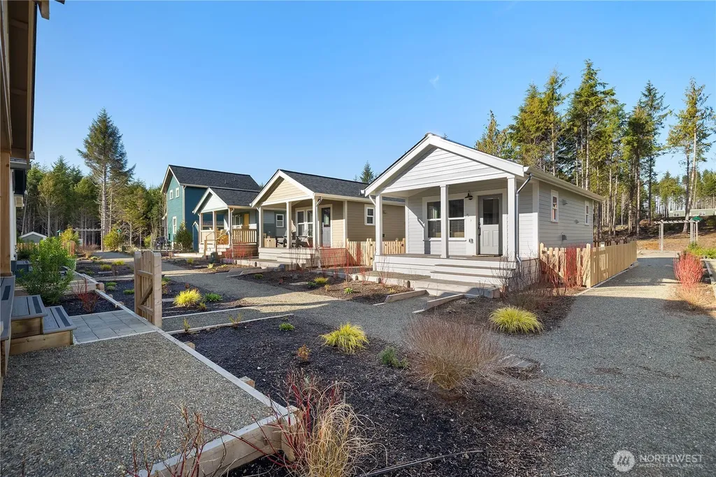 40 Bungalow Loop Pacific Beach WA 98571